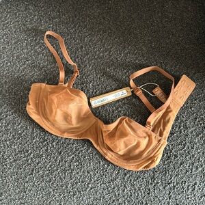 NWT SKIMS Ultra Fine Mesh Strapless (straps included) Bra in Bronze 34A